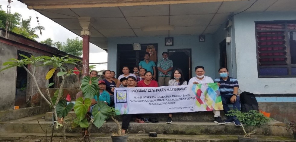 Digitalized Bookkeeping Training and E-Marketing Socialization as an Effort to Empower Bamboo Weaving Craftsmen Business Groups in Landih Village-Bangli