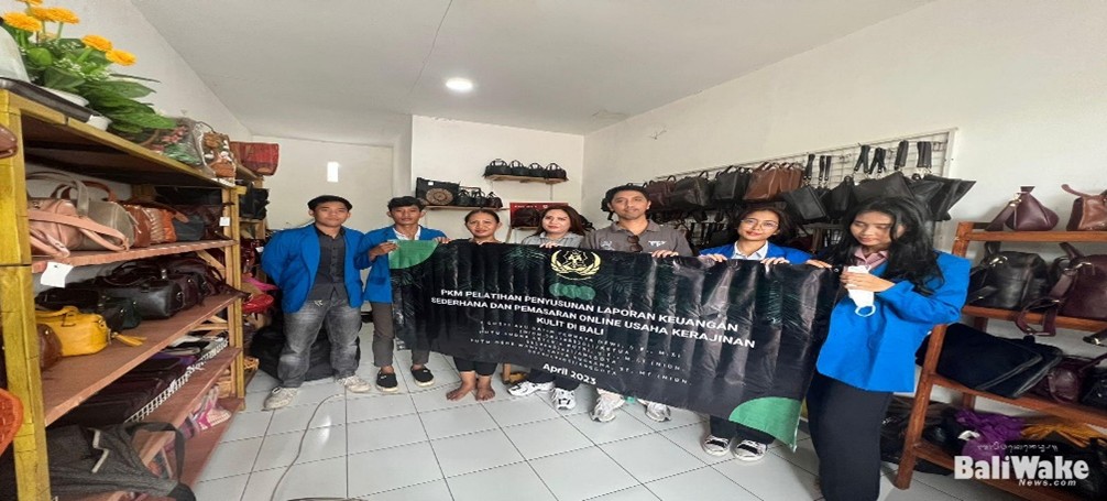 Unwar Community Service Team Provides Training on Compiling Simple Financial Reports and Online Marketing for Leather Craft Businesses in Bali