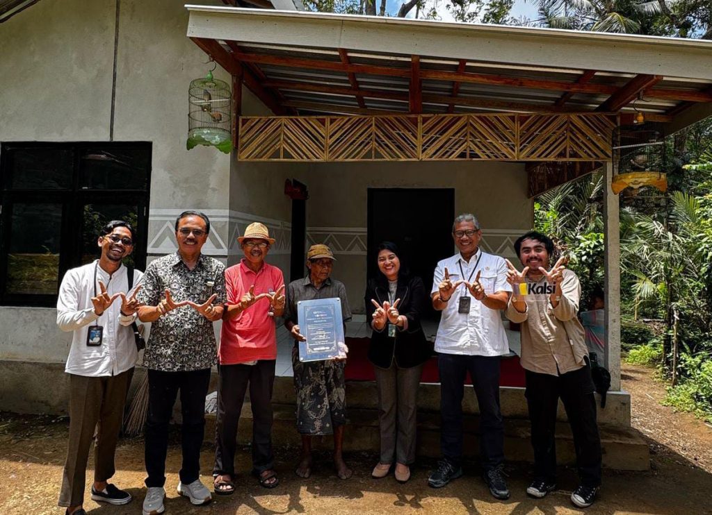 Bantu Bedah Rumah di Karangasem, Dekan: Wujud Kepedulian FTP terhadap Masyarakat