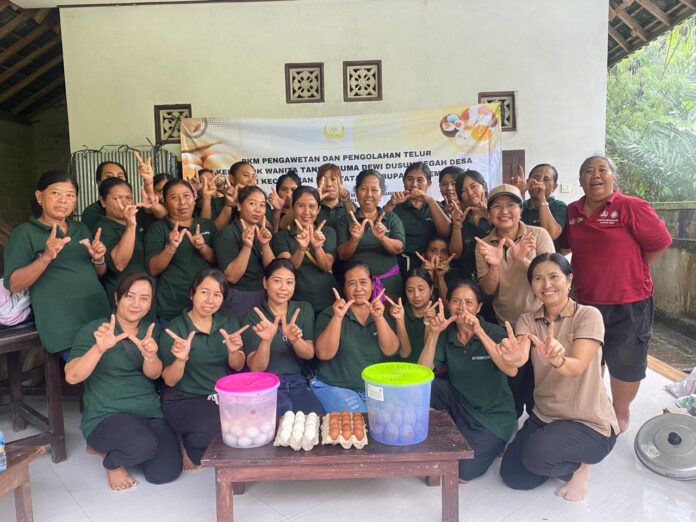 PKM Unwar Beri Pelatihan Pengawetan dan Pengolahan Telur di Kelompok Wanita Tani Kusuma Dewi Jembrana