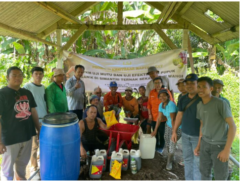 PKM Unwar Laksanakan Uji Mutu Dan Uji Efektifitas Pupuk Organik Di Simantri Ternak Sekar Pasti Wangi