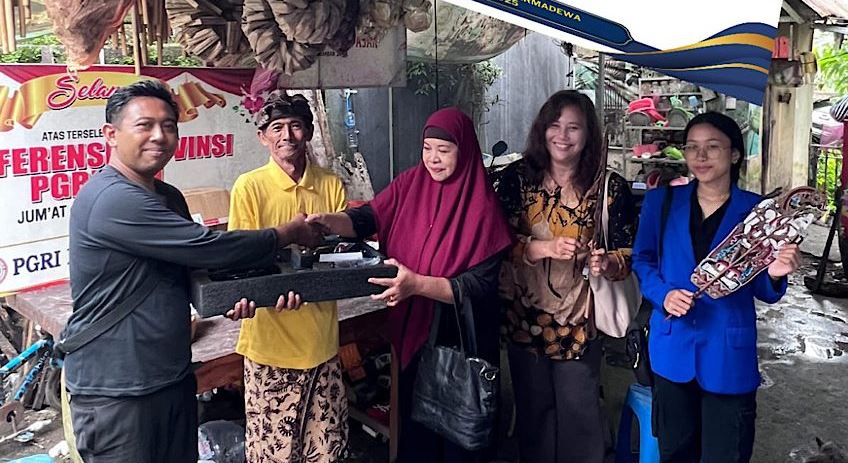 Unwar Dampingi UMKM Wayang Kulit Go Digital