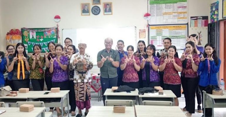 Universitas Warmadewa Latih Guru SD Terapkan Model STM