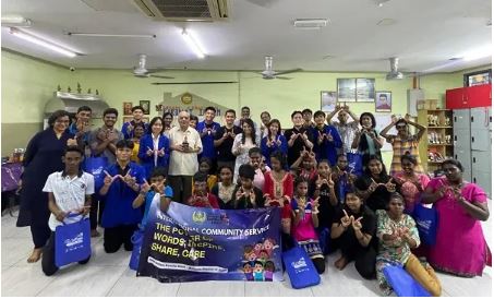 Universitas Warmadewa Tingkatkan Literasi Bahasa Inggris dan Keuangan Anak-Anak Malaysia Lewat Program PKM di Karunai Illam