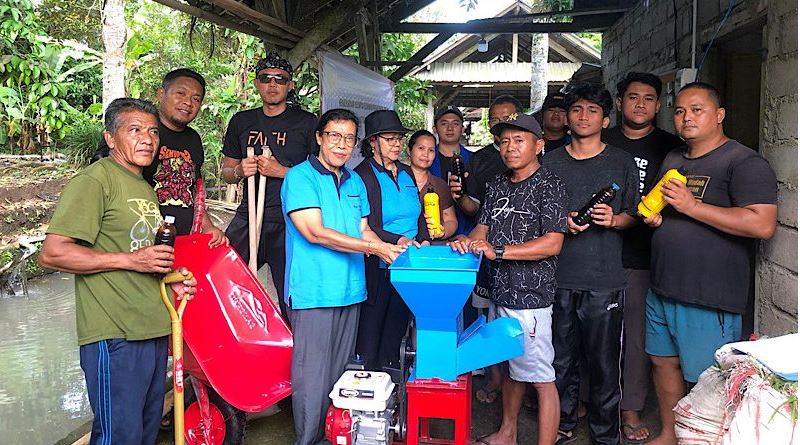 Unwar Dampingi Peternak Penebel Olah Kotoran Sapi Jadi Pupuk Organik