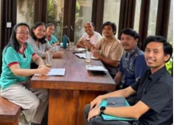 Universitas Warmadewa dan YPK Bali Kembangkan Katalog Walker Adaptif